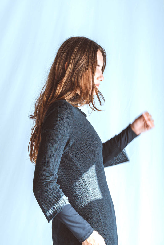 Top with mid-length sleeves