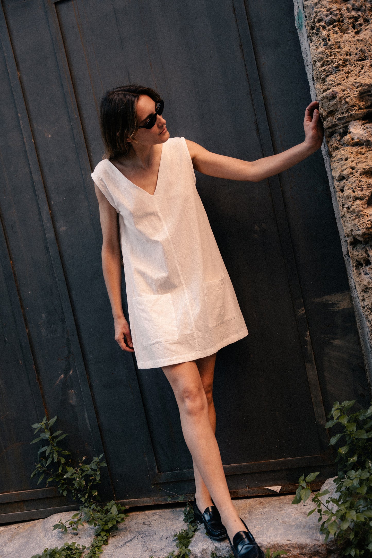 Short triangle dress with trousers