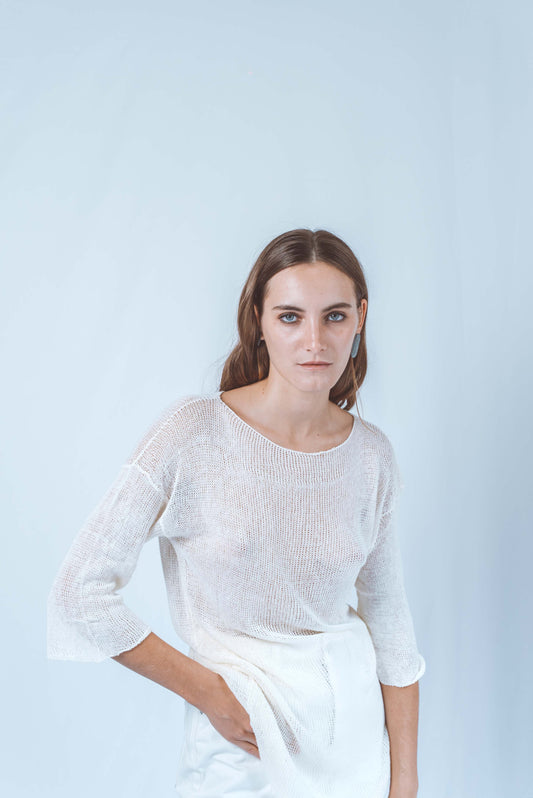 Top with mid-length sleeves