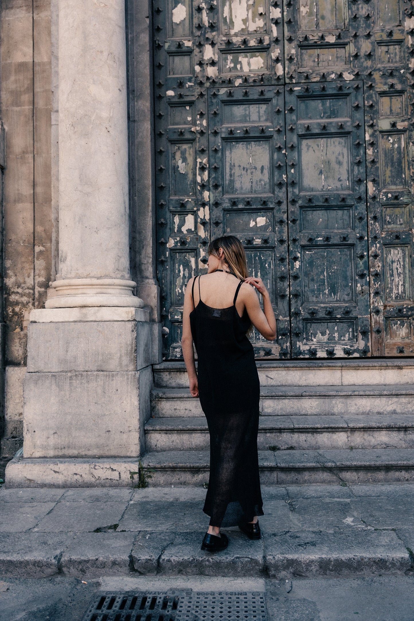 Long dress with chain-stitch straps