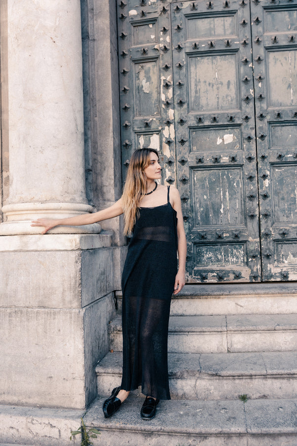 Long dress with chain-stitch straps