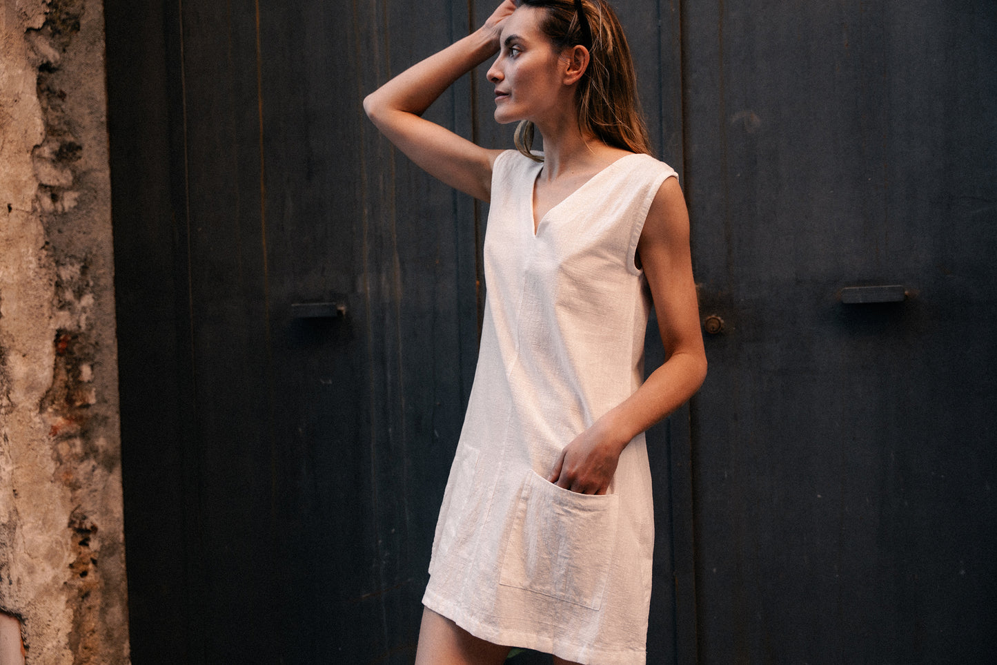 Short triangle dress with trousers