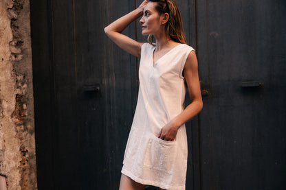 Short triangle dress with trousers