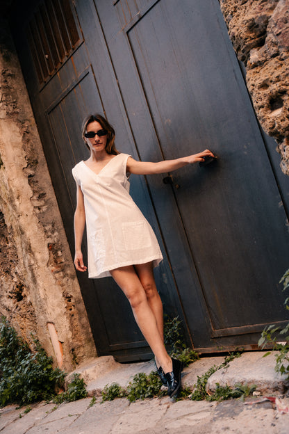 Short triangle dress with trousers